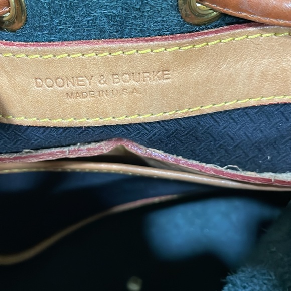 VTG Dooney & Bourke Drawstring Hobo Bag All Weather Leather Black and Tan - Picture 8 of 14